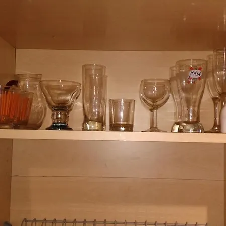 Pretty Studio, Tv, Wifi, Portable Aircon!