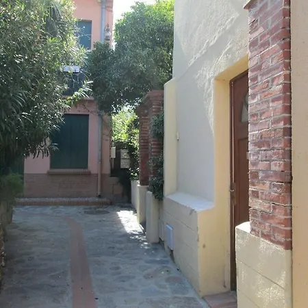 Pretty Studio, Tv, Wifi, Portable Aircon! Apartment