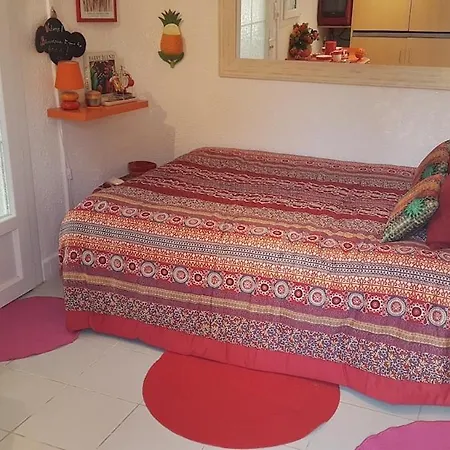 Pretty Studio, Tv, Wifi, Portable Aircon!