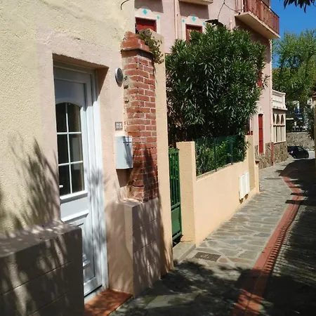 Pretty Studio, Tv, Wifi, Portable Aircon! Apartment *