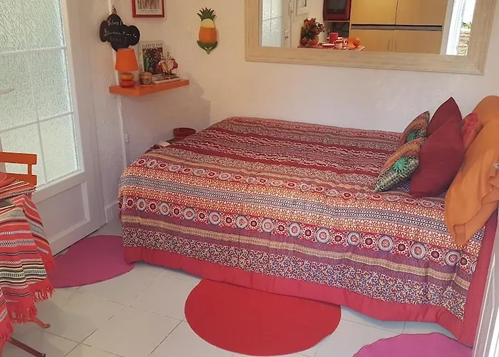 Pretty Studio, Tv, Wifi, Portable Aircon!